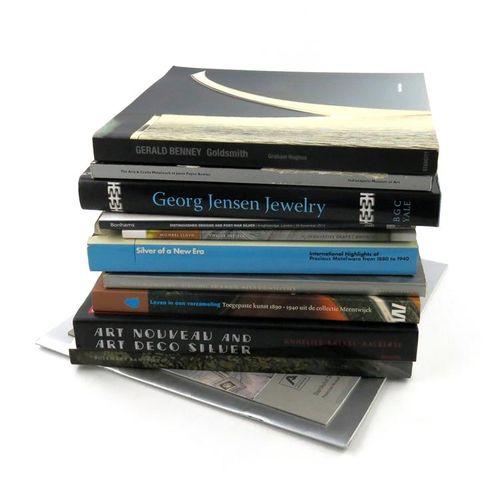 Null Une collection de livres de référence relatifs à l'argenterie moderne et d'&hellip;