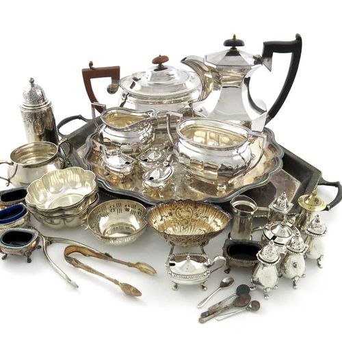 Null A mixed lot, comprising silver items: a sugar caster, by S. Blanckensee and&hellip;