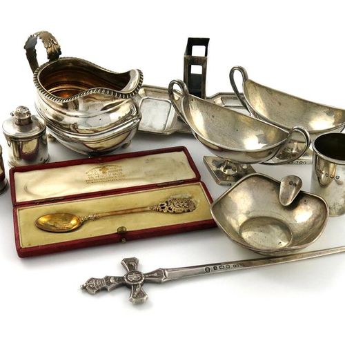 Null A mixed lot of silver items, various dates and makers, comprising: a pair o&hellip;