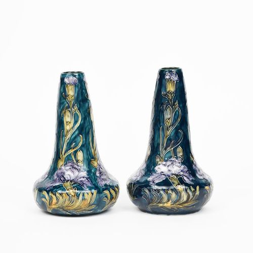 Null Paire de vases Hancock & Sons Morrisware conçus par George Cartlidge, modèl&hellip;