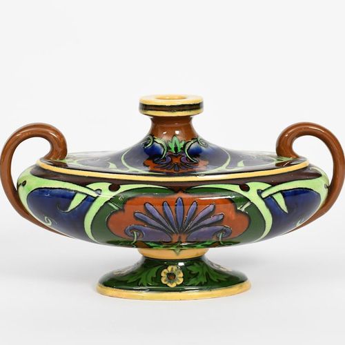 Null Un vase en forme d'urne en poterie Foley Wileman Later Shelley Intarsio con&hellip;