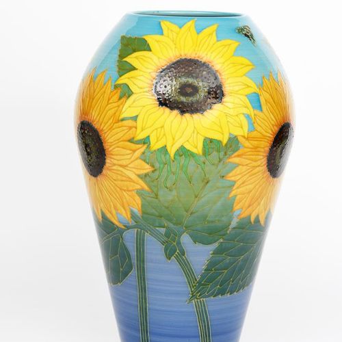 Null 'Sunflower' un grand vase Dennis China Works conçu par Sally Tuffin, daté 2&hellip;