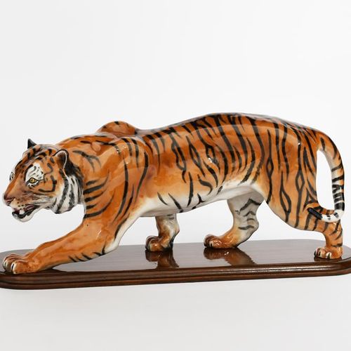 Null Stalking Tiger' HN2646 a Royal Doulton figure, painted in colours, with woo&hellip;