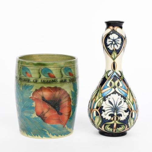 Null Poppy' un vase de Dennis China Works conçu par Sally Tuffin, daté de 1995, &hellip;