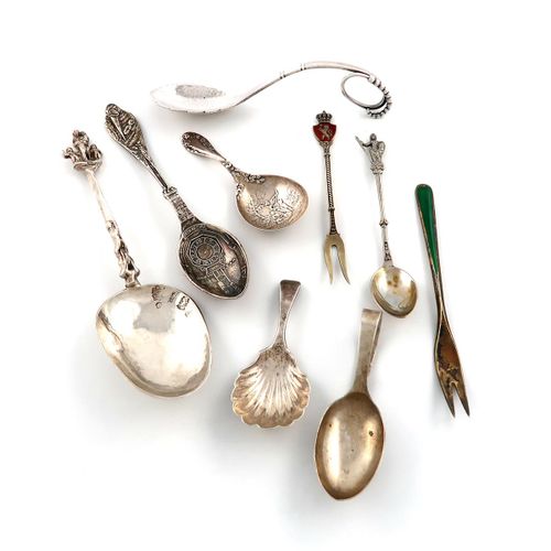 Null A mixed lot of silver flatware, comprising: a Georg Jensen spoon, design nu&hellip;