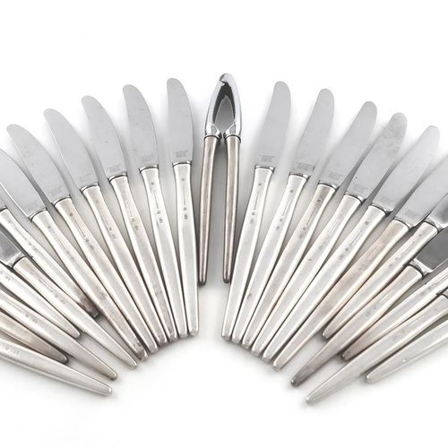 Null A set of twelve Danish silver-handled table knives and eleven dessert knive&hellip;