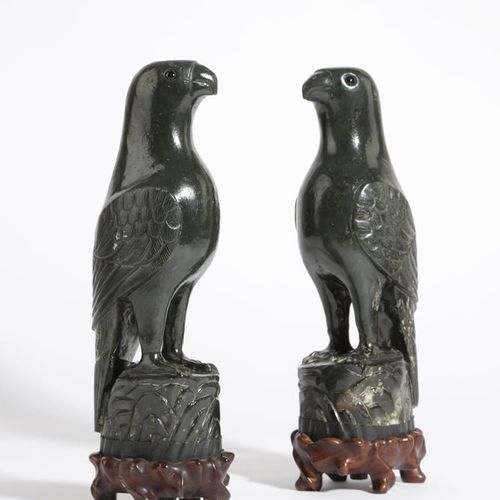 Null A PAIR OF CHINESE AMBER STYLE TUFTED DUCKS 20TH CENTURY modelled squatting &hellip;