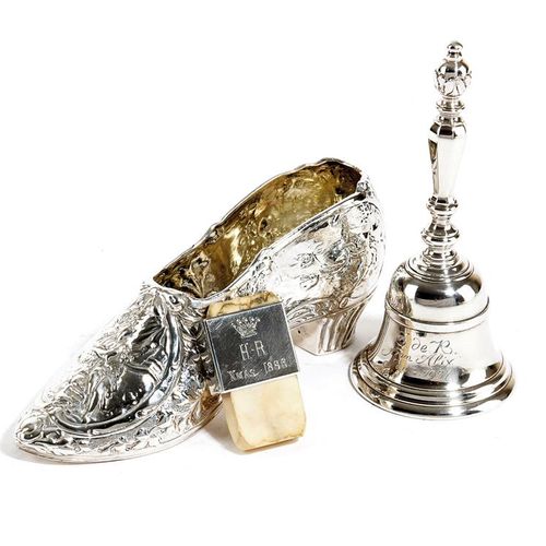 Null A MIXED LOT OF SILVER ITEMS comprising: a table bell, London 1936, by JCL, &hellip;