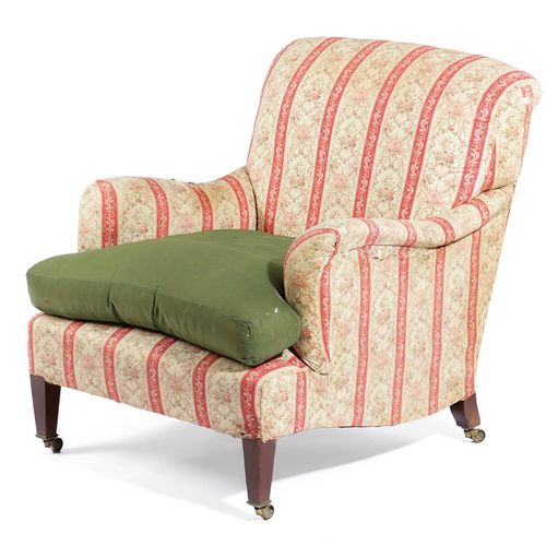 Null 霍华德父子公司生产的EDWARDIAN EASY扶手椅，20世纪初，带有霍华德花卉和红色条纹衬里，位于桃花心木方形锥形前腿和黄铜脚轮上，印有 "How&hellip;