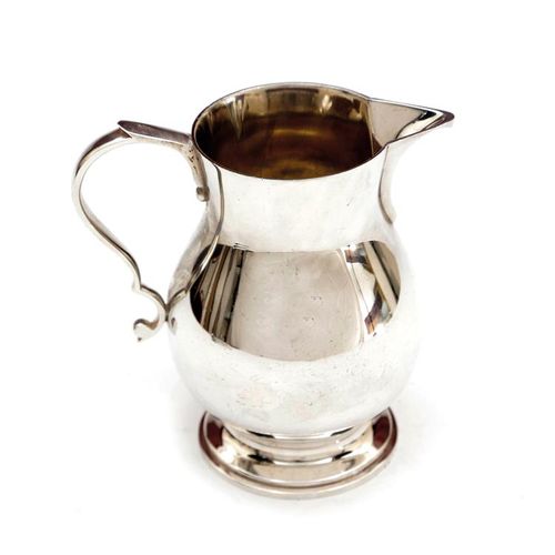 Null A MODERN SILVER CREAM JUG BY WAKELY AND WHEELER, LONDON, 1988 of baluster f&hellip;