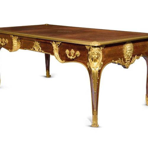 Null PLAT DE BUREAU EN BOIS ROYAUME ET ORMOLU DE STYLE REGENCE D'APRÈS LE MODÈLE&hellip;