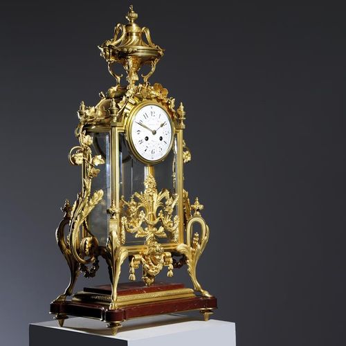Null 法国路易十六风格的奥尔莫鲁曼特钟，19世纪末，八天的铜鼓机芯在钟上敲击，印有 "1410 "和 "Medaille d''argent Vincent&hellip;