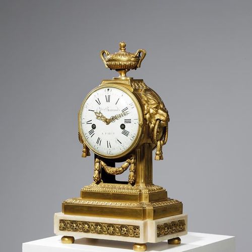 Null PENDULE LOUIS XVI EN MARBRE BLANC ET ORMOLU DE CHARLES BERTRAND, PARIS, FIN&hellip;