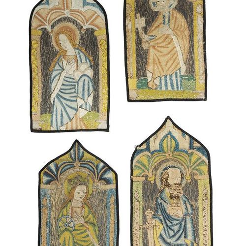 Null 一套四幅 "OPUS ANGLICANUM "祭坛面板，大概是16世纪的形式，用丝线和银线在亚麻布底上用各种针法缝制，包括分针和缎子，在银线底上有贴花&hellip;