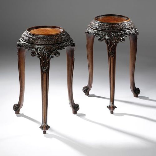 Null A FINE PAIR OF MAHOGANY URN STANDS IN CHIPPENDALE STYLE, 19TH CENTURY each &hellip;