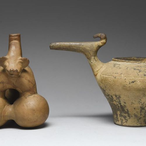 Null Una vasija Colima de cerámica mexicana de tres esferas y un perro con pico,&hellip;