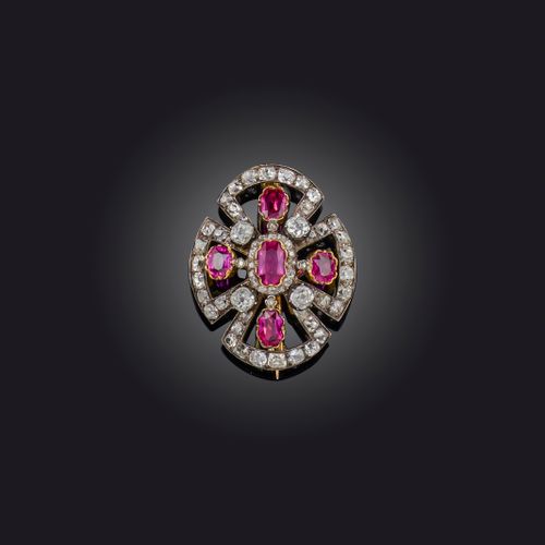 Null A 
broche en rubis et diamants, fin du 19e siècle, conçue comme une croix, &hellip;
