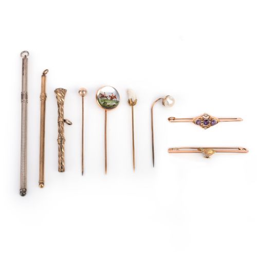 Null A collection of stick pins and brooches, late 19th/early 20th century, comp&hellip;