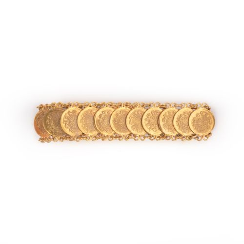 Null No reserve - a gold bracelet, composed of gold coin links, 
length 16.2cm, &hellip;