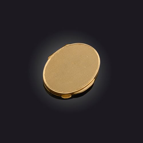 Null Ovale goldene Pillendose mit gedrechseltem Dekor und Scharnieröffnung, sign&hellip;