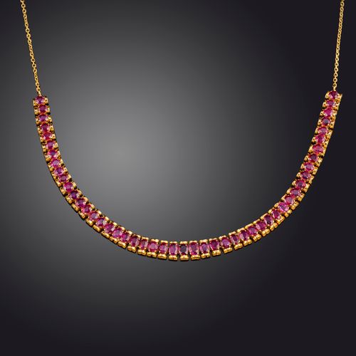 Null Collier de rubis, le devant composé de maillons sertis de rubis ovales tota&hellip;