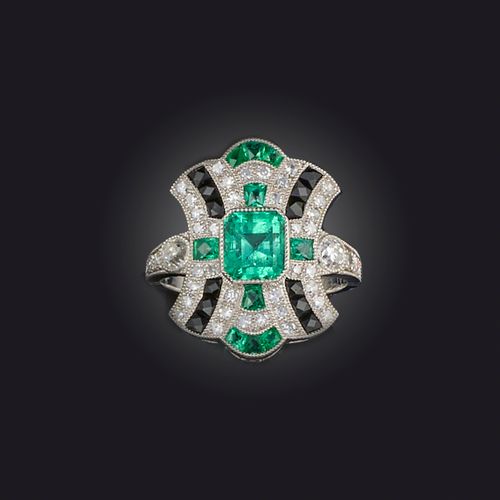 Null Bague en émeraude, onyx et diamant, conçue dans le style Art déco, centrée &hellip;