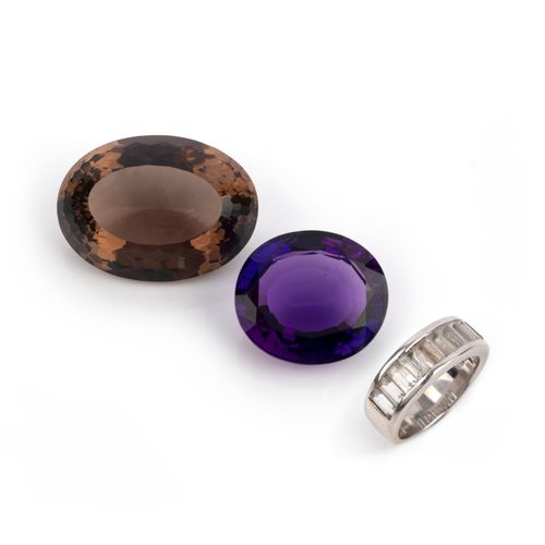 Null Two loose stones and a ring, comprising: a loose oval amethyst weighing app&hellip;