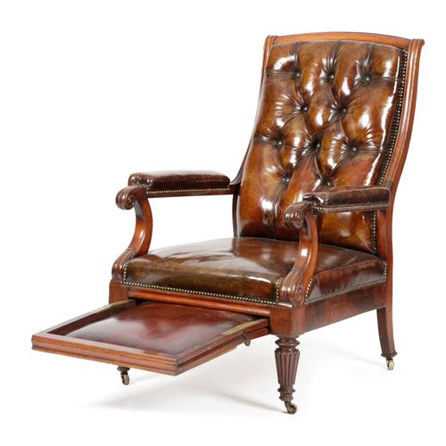 Null 乔治四世红木图书馆扶手椅 

C.1830


黄铜铆钉皮革包覆，带抽拉式脚踏，前腿带簧片和脚轮