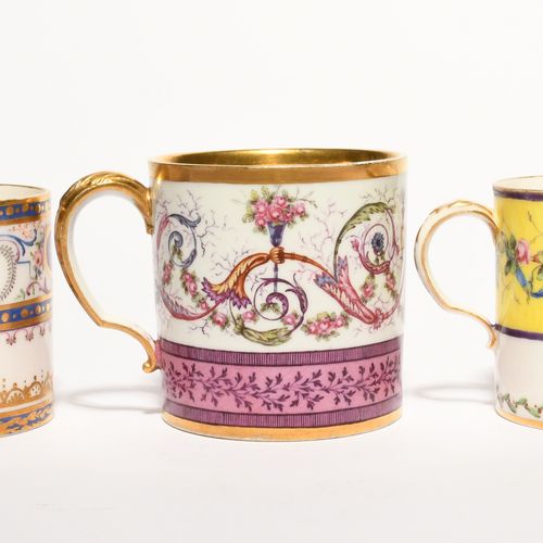 Null Tre barattoli da caffè di Sevres (gobelets litron), 1779-1800 circa, il più&hellip;