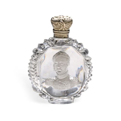 Null Frasco de perfume de sulfuro de vidrio tallado, siglo XIX, con el retrato d&hellip;