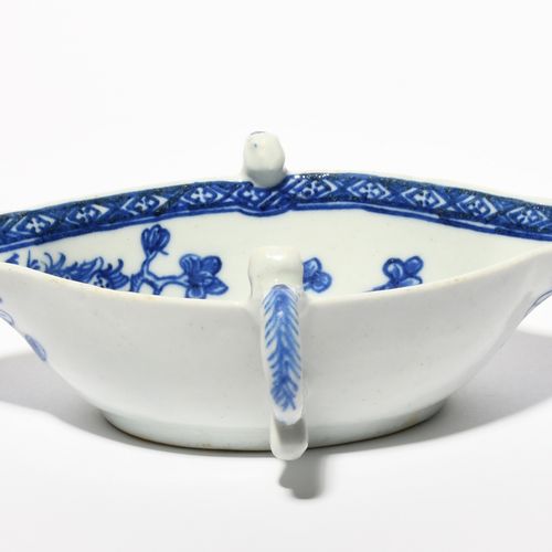 Null A rare Bow blue and white two-handled sauceboat, c.1750-52, painted in a br&hellip;