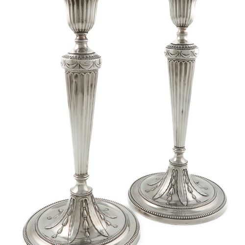 Null Paire de chandeliers en argent de George III,
par Daniel Smith & Robert Sha&hellip;