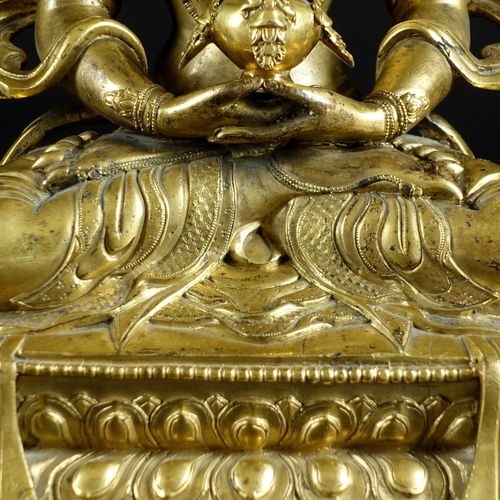 Bouddha Amitayus. The deity is represented seated in vajrasana, hands joined in &hellip;