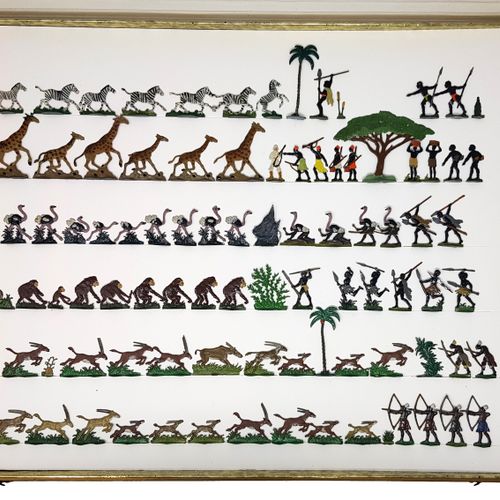 HEINRICHSEN Chasse en Afrique c.1900 
202 figurines en étain39x50cm REMISE DES L&hellip;