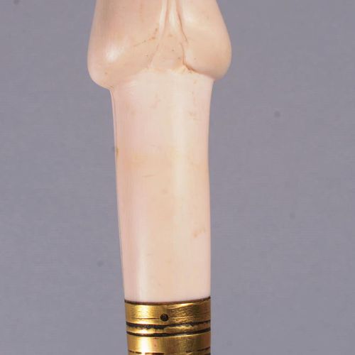 Canne érotique 情趣手杖，带勃起阴茎形状的杖钮，刻有 "St Pierre Liège "字样的铜环，苋菜木杖杆和镀银金属杖套。长度：96.5 厘&hellip;