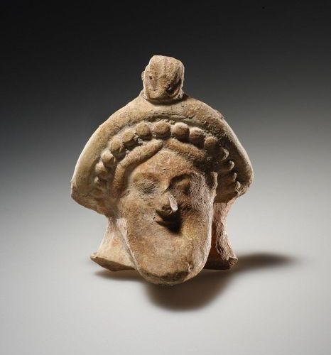 A Head of Dionysos or of a Symposiast Grèce occidentale, environ 500 avant J.-C.&hellip;