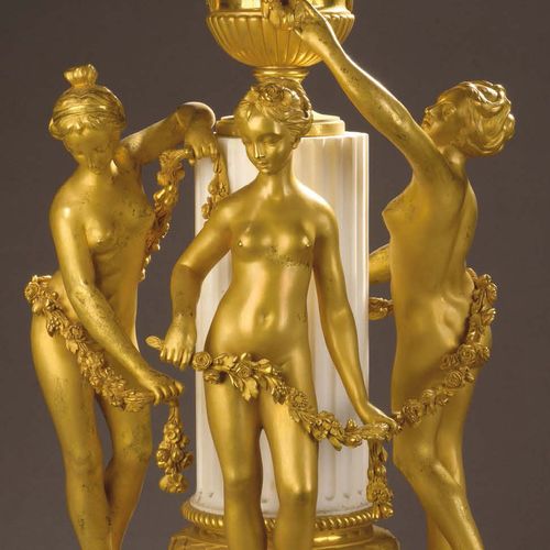 Grande PENDULE aux trois grâces en bronze doré et marbre blanc, le fût de colonn&hellip;