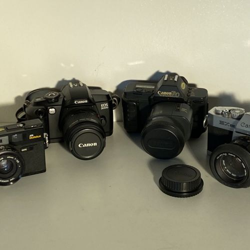 Un lot d'appareils photo EOS 5000 (38x76) Datelux A35 Exee (1,8/50) T80 (35x70) &hellip;