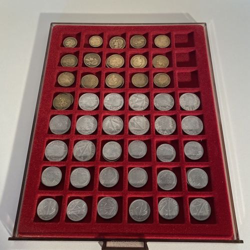 Un box pour monnaies de pièces de 1, 2, 10 et 20 Fr Francs datées de 1934 à 1959&hellip;