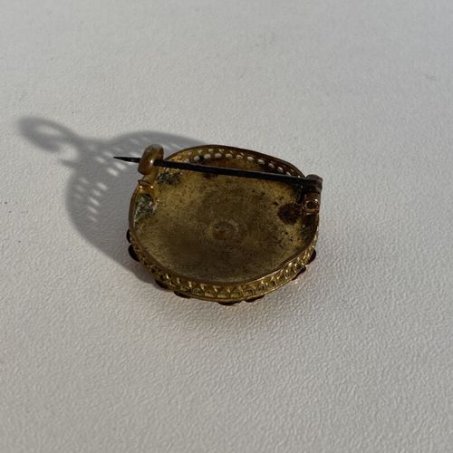 Broche en métal doré Epoque NAPOLEON III (manque une pierre centrale et petite o&hellip;