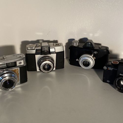 Un lot d'appareils photo Agfa Isoly 4x4 Super Silette (2,8/45) Click 6x6 Optimat&hellip;