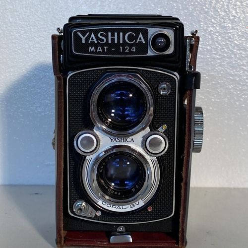 Un lot d'appareils photo Yashica 6x6 BiObj (3,5/80) MF 35 (2,8/38) Compact (2,8/&hellip;