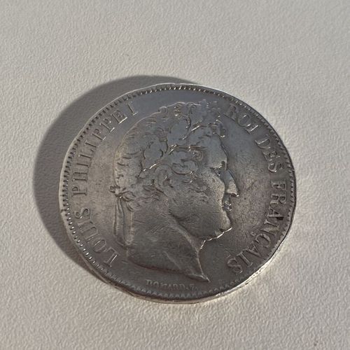 Une pièce de 5 Fr Francs en argent datée de 1833 A LOUIS PHILIPPE Ier Mise à pri&hellip;