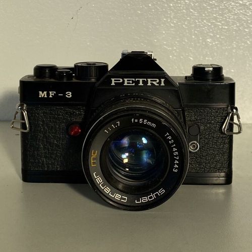 Un lot d'appareils photo PETRI flex 5C (1,8x55) PETRI magic scope PETRI MF3 (17x&hellip;