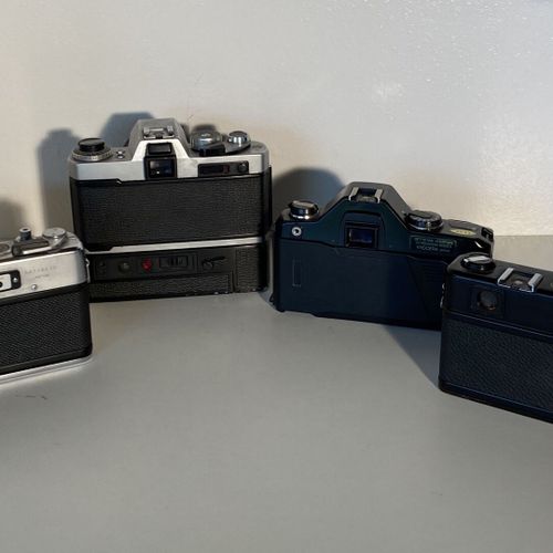 Un lot d'appareils photo Yashica FR + winder (42x75) MG1 107 multiprogram Electr&hellip;