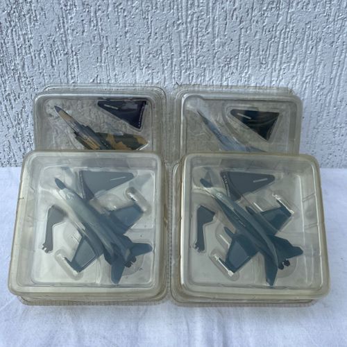 Lot de 10 avions miniature de collection L : 12 cm x 12 cm Etat neuf dans leurs &hellip;
