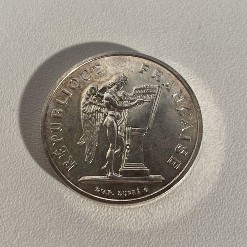 Une pièce de 100 Fr Francs en argent datée de 1989 PB : 15.02 g Mise à prix : 10&hellip;