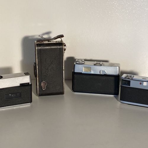 Un lot d'appareils photo Voigtlander folding 6x9 Germaby Vitoret S Bessa (2,8/38&hellip;