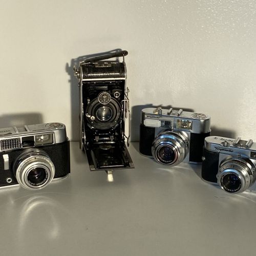 Un lot d'appareils photo Voigtlander folding 6x9 (4,5/105) Compact Vito B (23,5/&hellip;