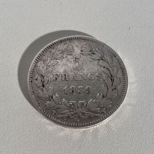 Une pièce de 5 Fr Francs en argent datée de 1839 PB : 24.69 g Mise à prix : 10 e&hellip;